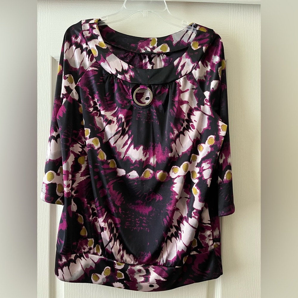 AB Studio Woman's Top Size XL
Part of 5 of $40